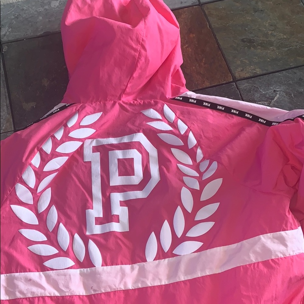 Woman’s jackets - Picture 9 of 10